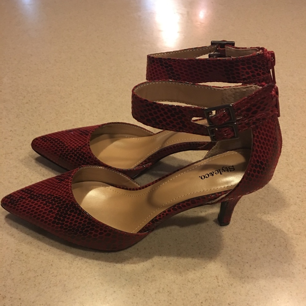 Style & Co pumps snakeskin